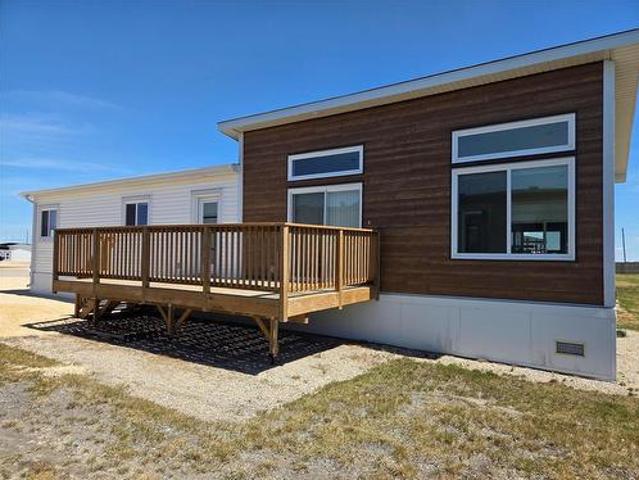 126 Prairie Oaks Drive, Mitchell, MB, R5G 2X5 house for lease | Listing ID 202605 | Royal LePage
