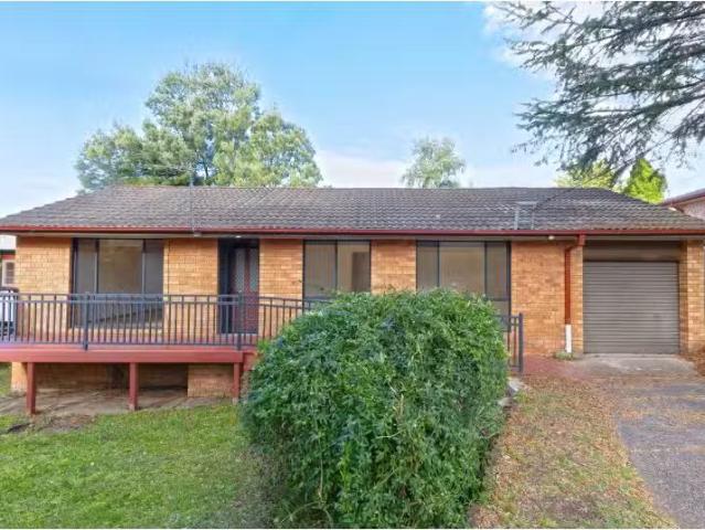 61 Railway Parade, WOODFORD House for rent Listed by Chelsea.