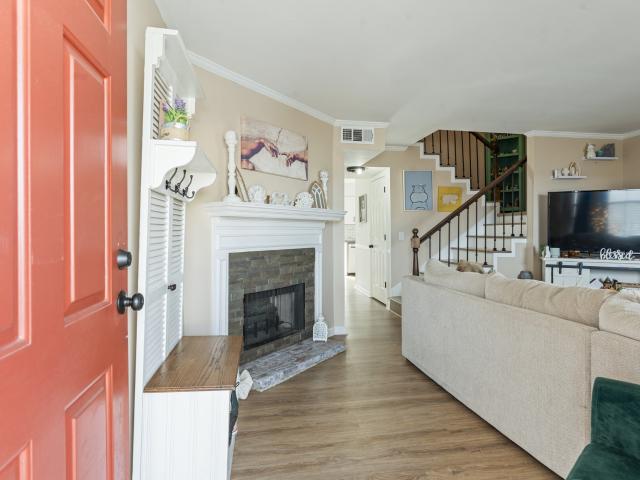 61 Rolling Meadows Dr