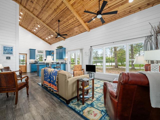 61 Sunset Ct