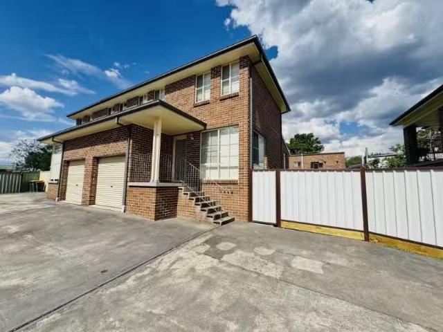 6/1A Mcintosh Street, The Oaks Townhouse for rent Listed by M.