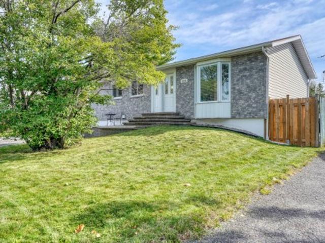 6205 Rue Poitras, Brossard, QC, J4W 1L1 house for sale | Listing ID 13934 | Royal LePage