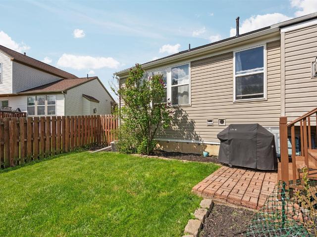 6209 Mapleview Lane