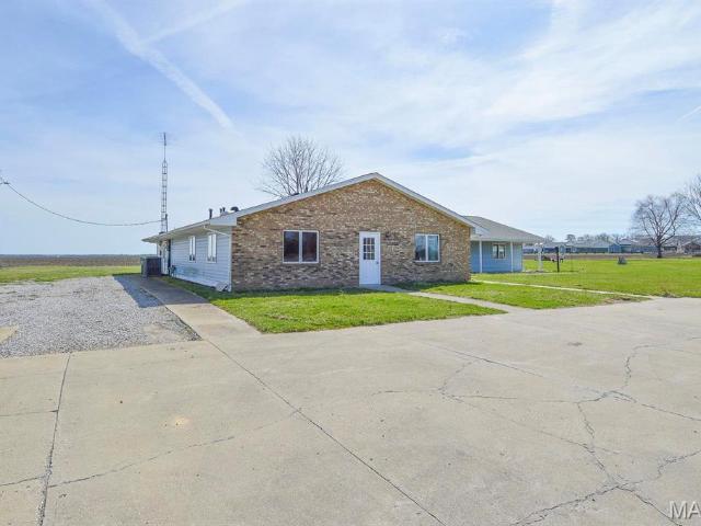 620 N Main St, Hoyleton, IL 62803 | MLS #25027