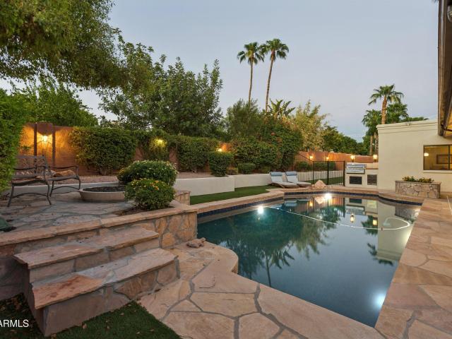 6214 e paradise lane