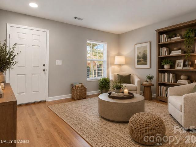 6215 Woodland Commons Drive