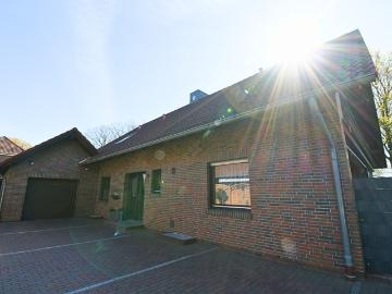 6219 Großzügige 4 Zimmer Obergeschosswohnung in ruhiger und dennoch zentraler Lage!