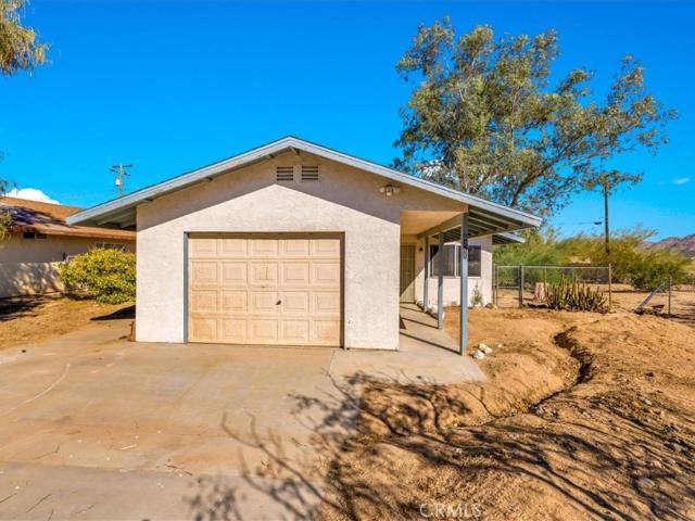 6211 Daisy Avenue