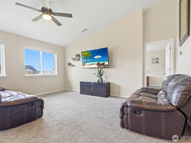 6212 Ramus Ln