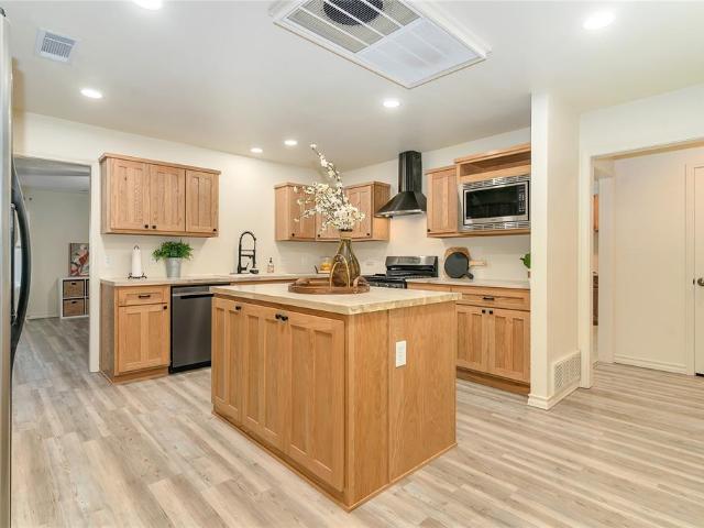 6212 Westover Dr, Granbury, TX 76049 | MLS #21234