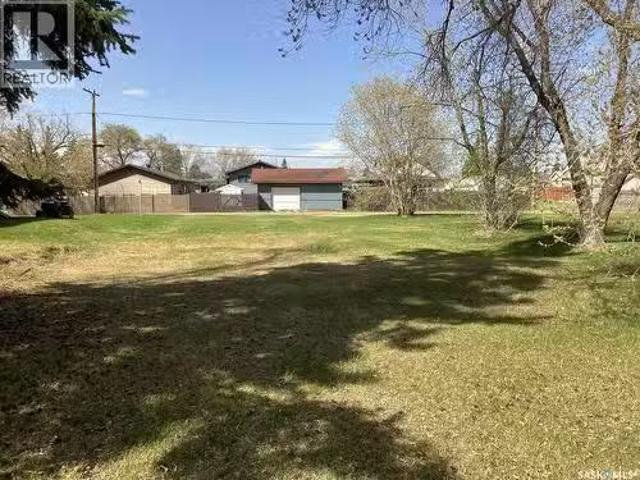 621 10Th Avenue W, Nipawin, SK, S0E 1E0 vacant land for sale.