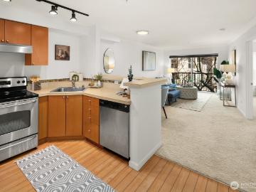 621 5th Ave N, Unit 301, Seattle, WA 98109 | MLS #2476