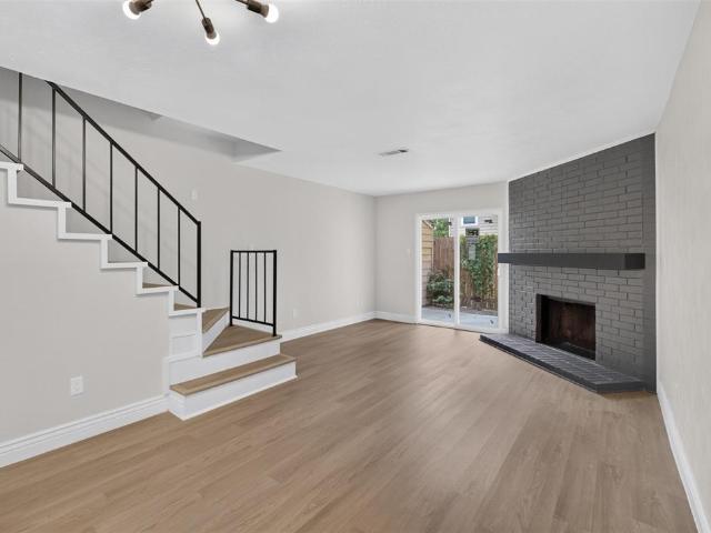 621 Carriagehouse Lane # 8F