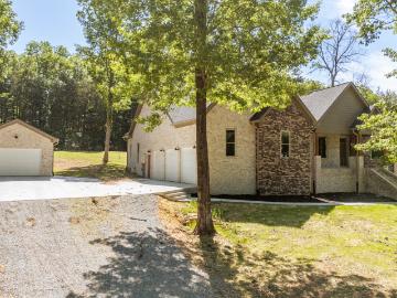 621 Bradley Ln