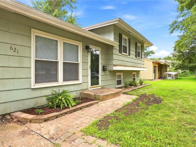 621 NW Fair Lane
