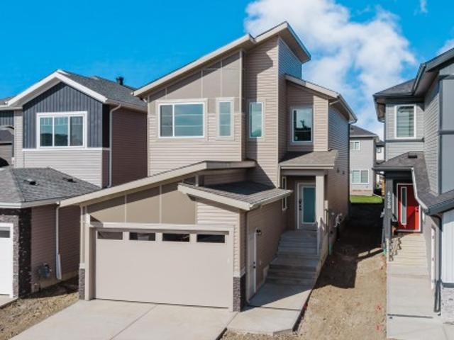 6230 45 Avenue, Beaumont, AB, T4X 0Z3 house for sale | Listing ID E4510 | Royal LePage