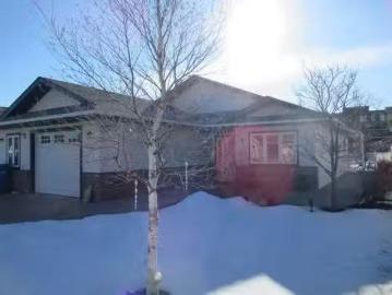 Sundre, Alberta - Patio, Garden, Parking