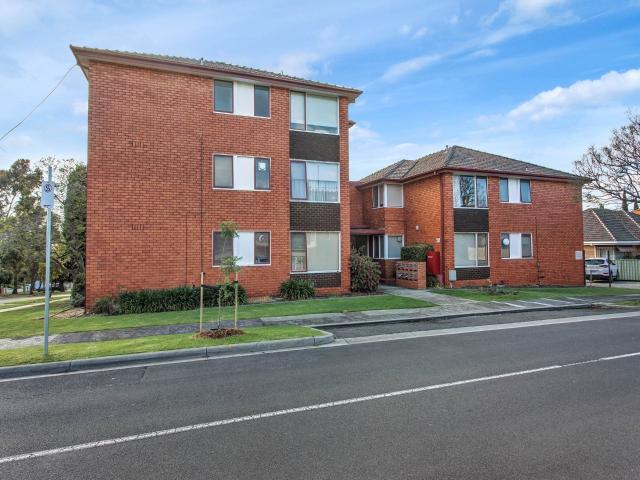 6/23 Brewster St, Essendon