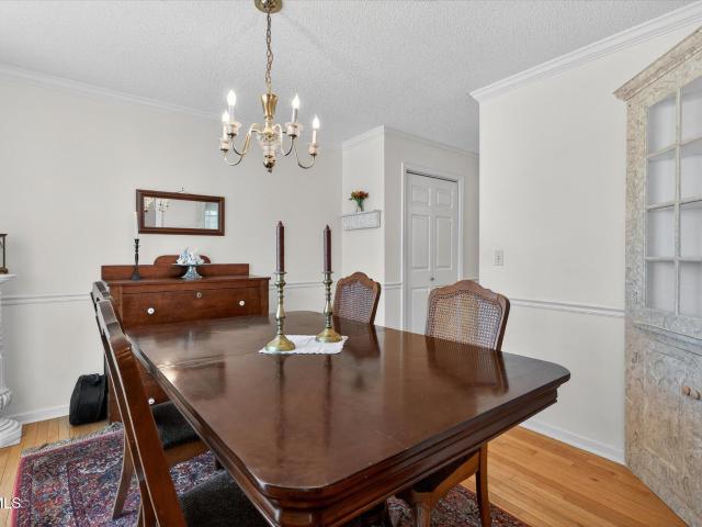 624 Glen Oaks Place