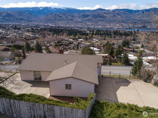 624 Daniels Drive NE
