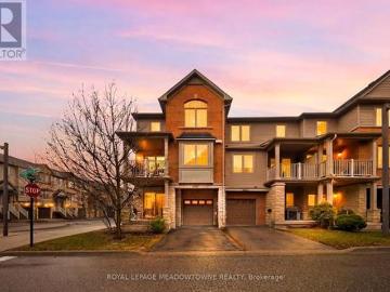 House for sale in Halton - Parking, Balcony