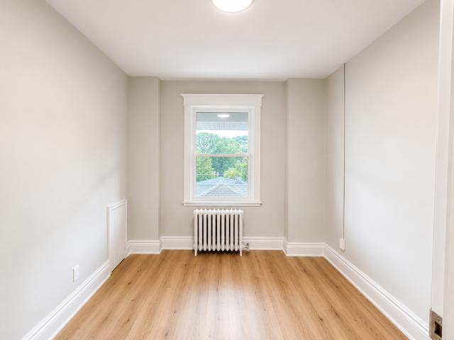 624 Main Street East apartment — Hamilton, ON 2 Bedroom 2 Bedroom