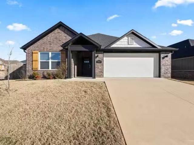 624 S BENCHMARK LN, FAYETTEVILLE, AR 72704