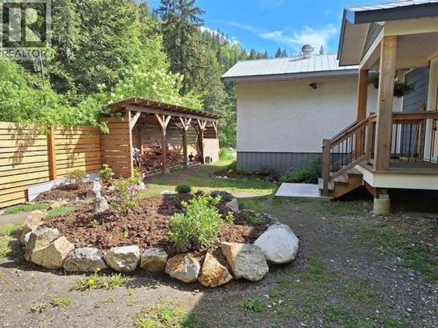 624 Slocan Avenue, New Denver, BC, V0G 1S0 house for sale | Listing ID 10399 | Royal LePage