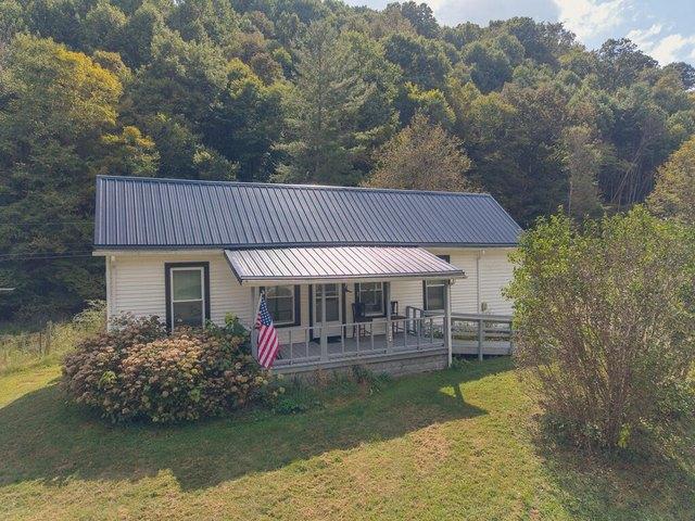 624 W Blue Grass Trl, Ceres, VA 24318