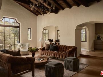 6255 Del Valle Drive