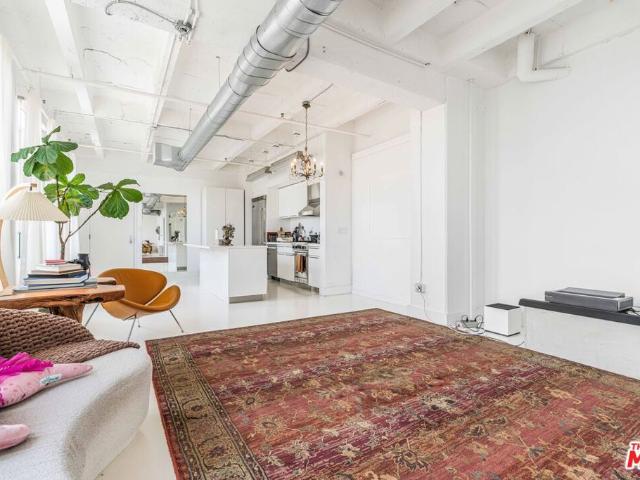 6253 Hollywood Boulevard 909