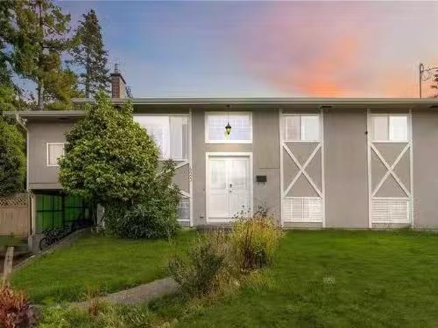 625 Baker St, Saanich, BC, V8Z 2H8 house for sale Listing I.