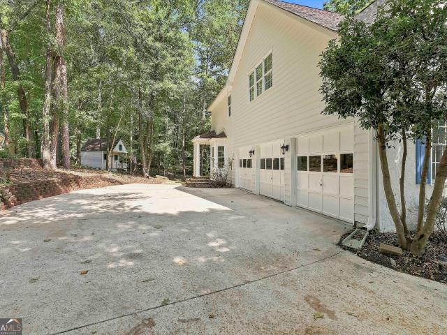625 Bellenden Drive