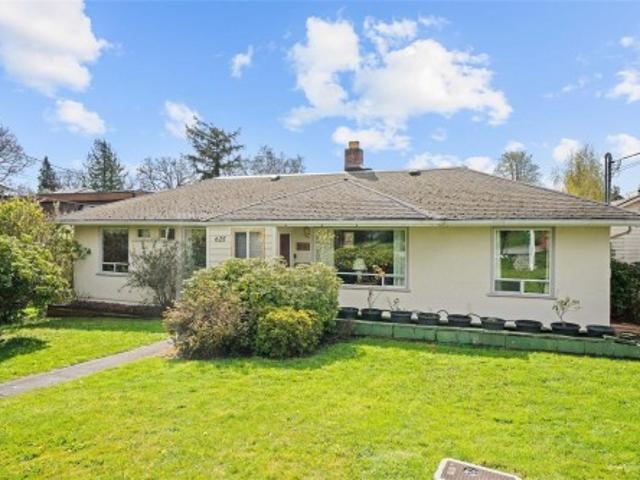 625 Broadway St, Saanich, BC, V8Z 2G5 house for sale | Listing ID 1048 | Royal LePage