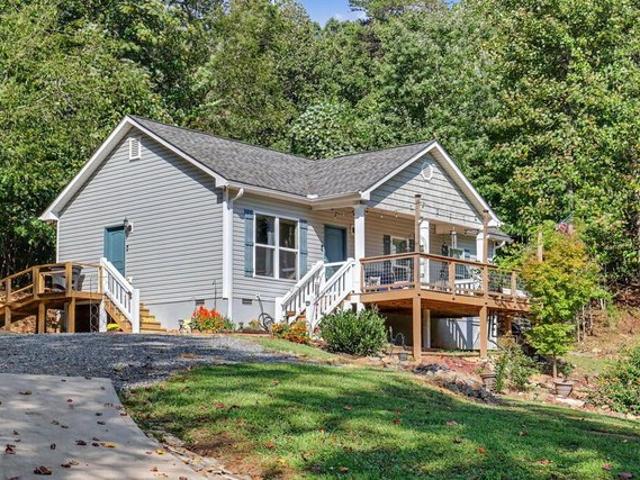 625 Ed Nichols Rd, Young Harris, GA 30582