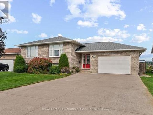 626 Moss Drive, Pembroke, ON, K8A 8R7 house for sale | Listing ID X13741 | Royal LePage
