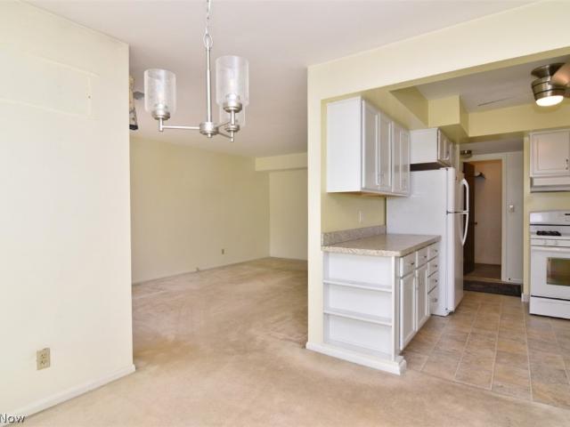 6270 Greenwood 302