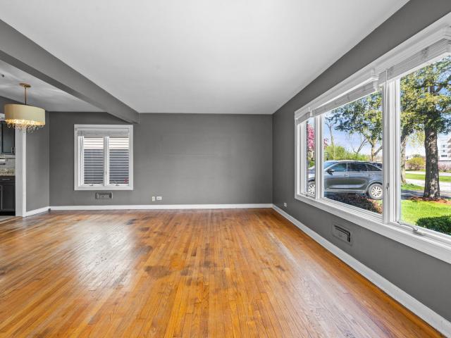 627 E Davis Street