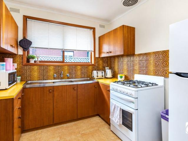 6/27 Nish St, Flora Hill