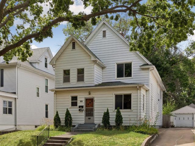 628 4th Street NE