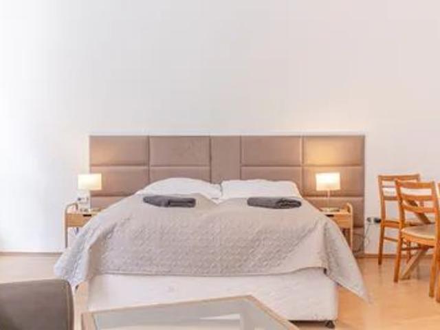 62,06 m² 4 Zimmer Wohnung mit 3 Schlafzimmern und Wohnzimmer im Erdgeschoss 1150 Wien ab 5. Oktober für 3 Monate zu vermieten
