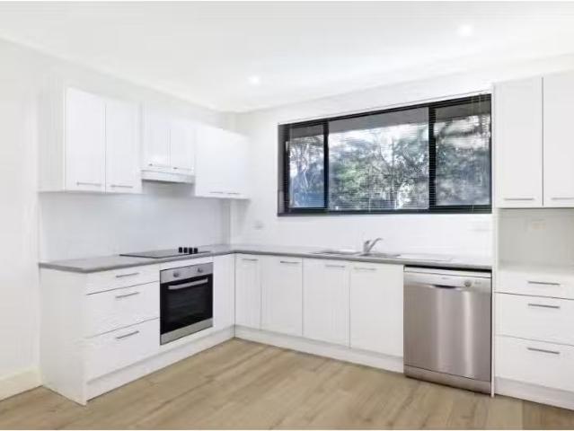 6/2 The Avenue, Corrimal Apartment for rent Listed by Annette.