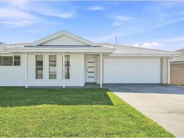 62 Annabella Drive, Port Macquarie House for rent Listed by C.