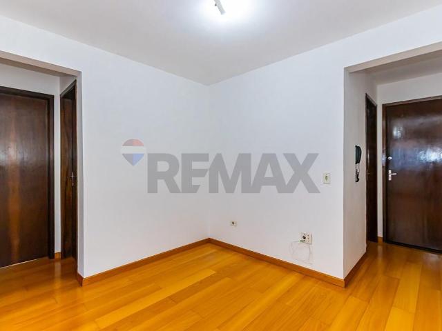 62 Área Útil Apartamento Alugar, 2 Dormitórios localizado em Cristo Rei, Curitiba, Paraná, 80050345 | Brasil
