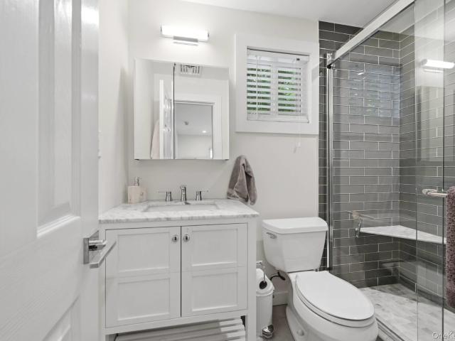 62 Canoe Place Road 623/624