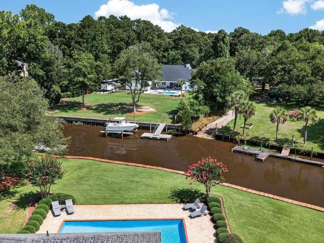 62 Caretaker Ln