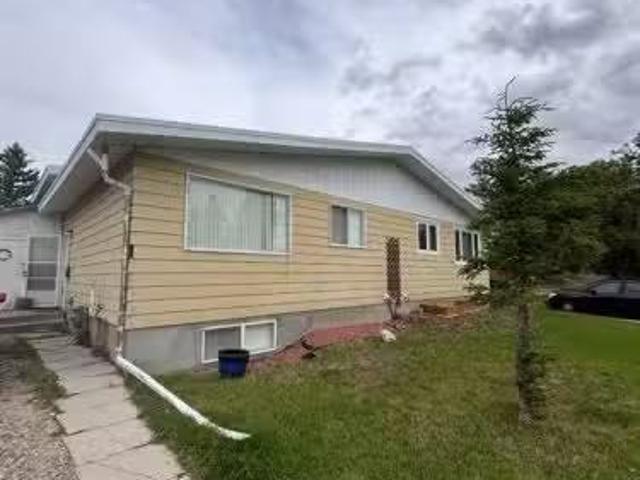 62 Carleton Road West, Lethbridge, AB, T1K 3X5 house for lea.