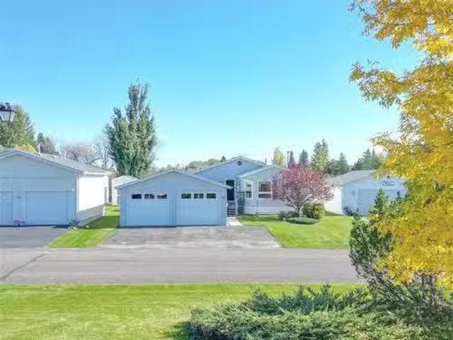 62 Goldfinch Crescent, Brandon, MB, R7C 1B2 house for sale.