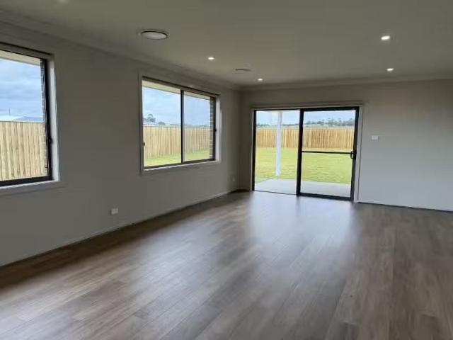 62 Lilac Avenue, LOCHINVAR House for rent Listed by Tom Cross.