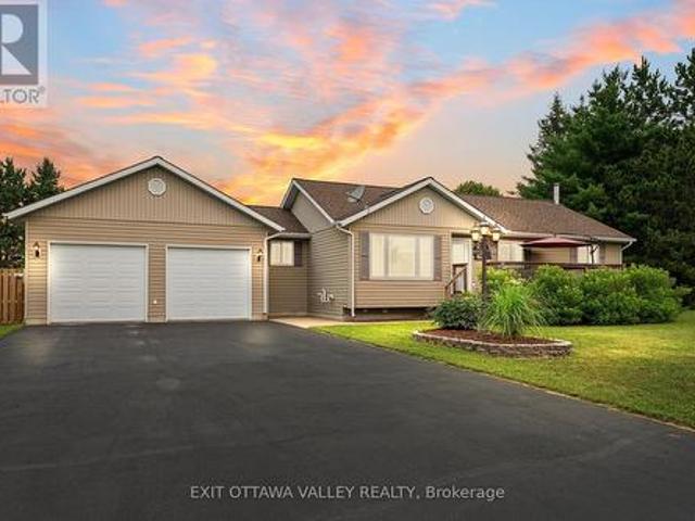 62 Meadowview Drive, Whitewater Region, ON, K0J 1C0 house for sale | Listing ID X13571 | Royal LePage